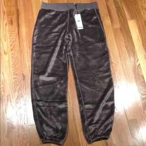 Ugg Women’s Sadie fleece lounge pant - NWT Medium
